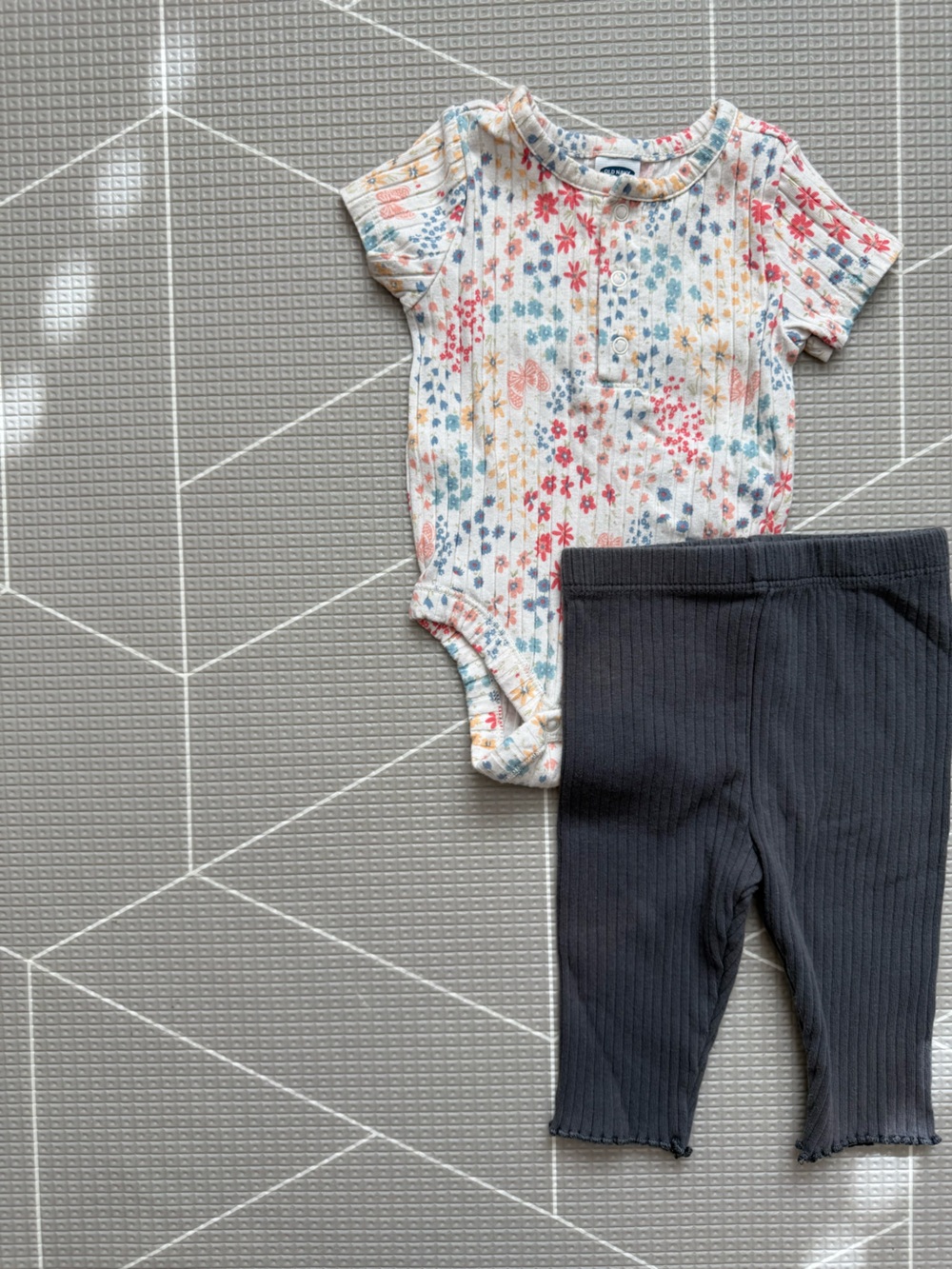 Old navy|Baby girl cute set,ditsy floral ribbed short sleeve onesie & leggings•
